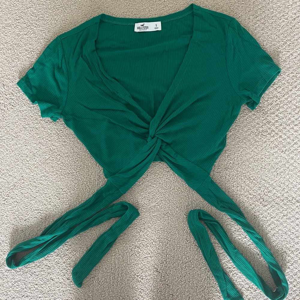 Hollister shirt. Size S.
